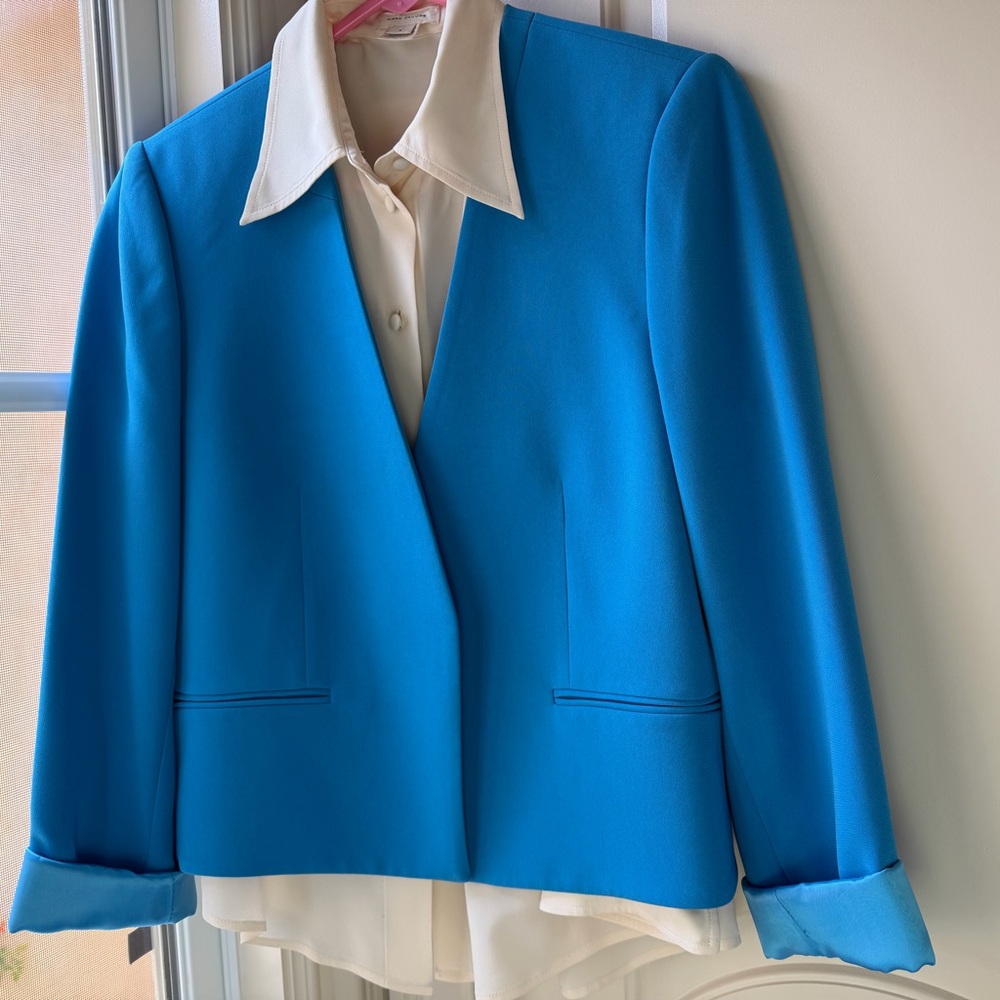 Chic Vibrant Blue Women's Blazer